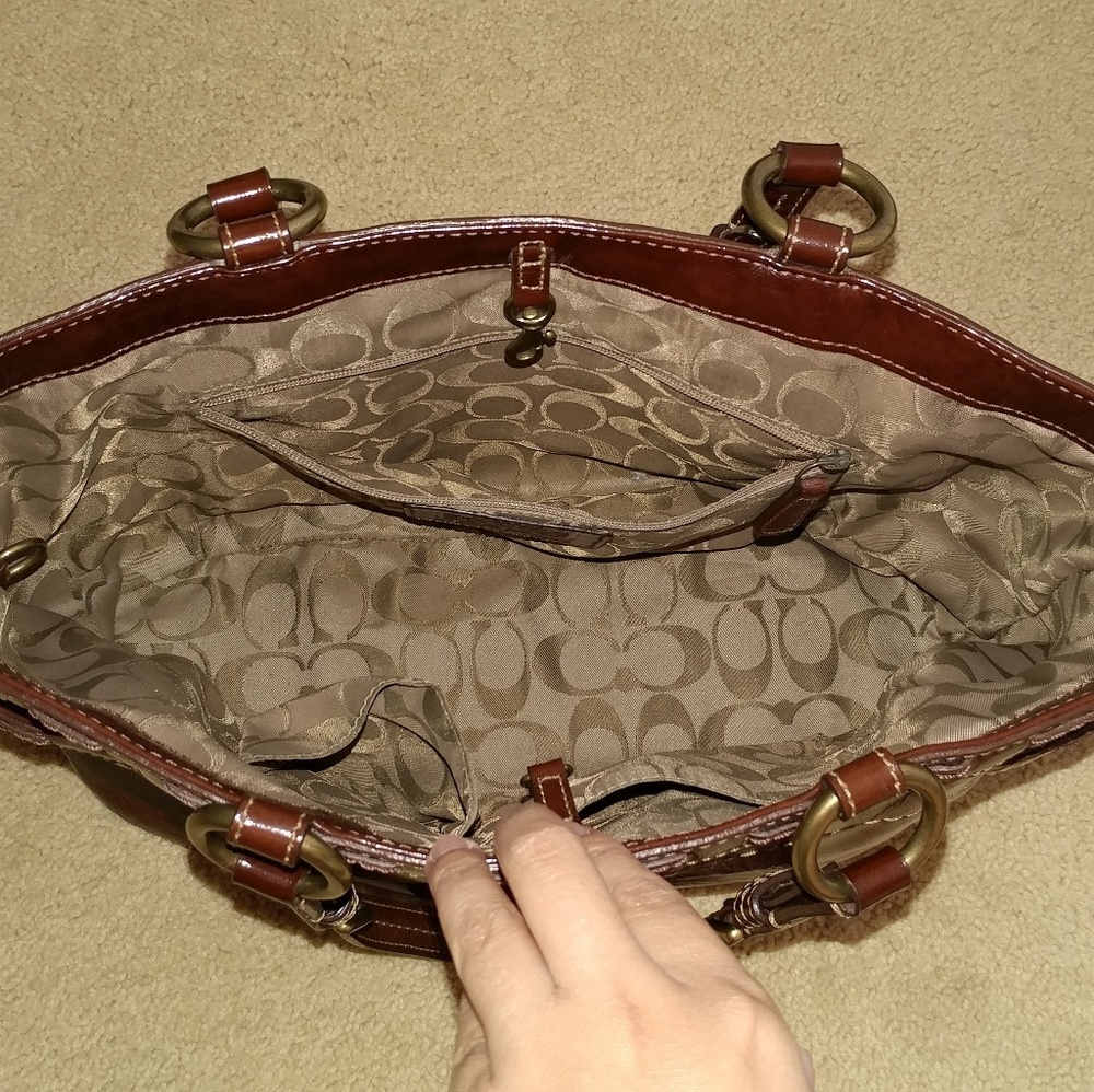 EUC COACH Laced Patent Gallery Tote - Picture 7 of 8